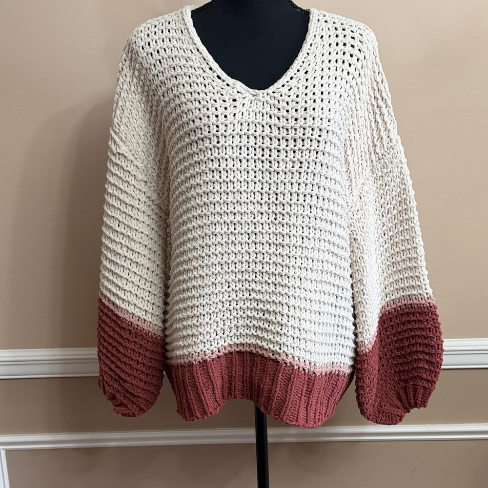 POL V-Neck Sweater - Cream and Tan